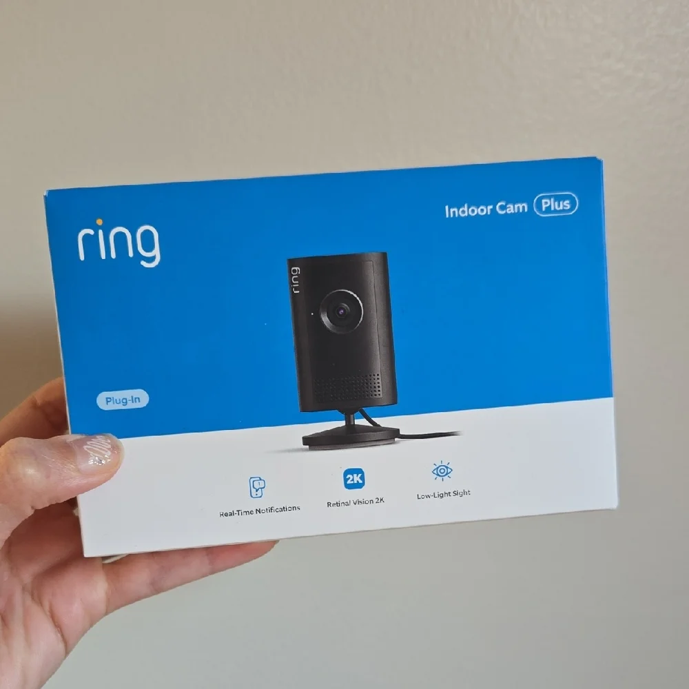 Ring Indoor Cam Plus - Sleek Black Design